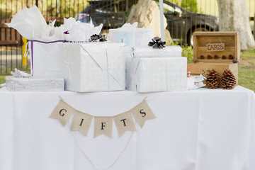 Wedding-Gift-Table-image