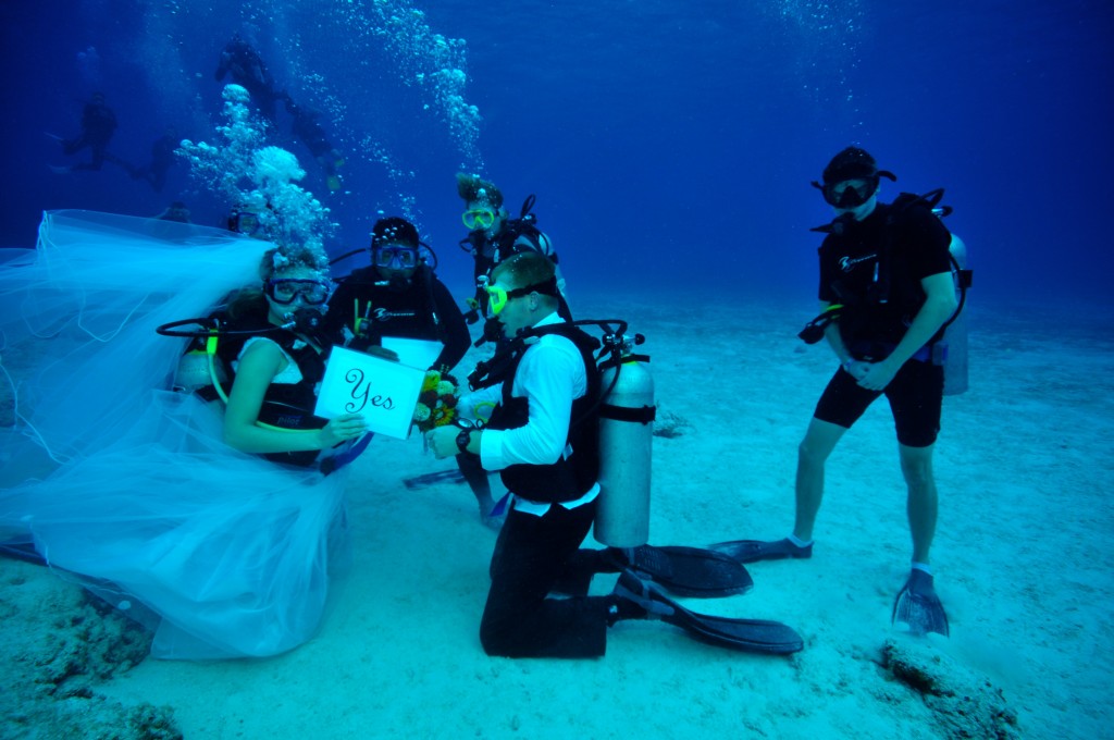 Scuba Underwater Marriage Ceremony Scuba-underwater-marriage-ceremoney-image